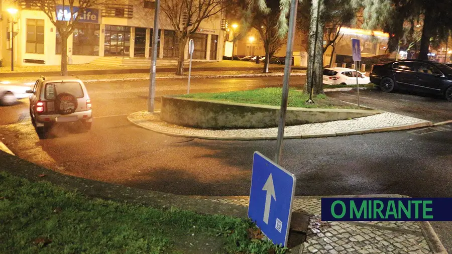 Saída do estacionamento  do Hospital de Santarém