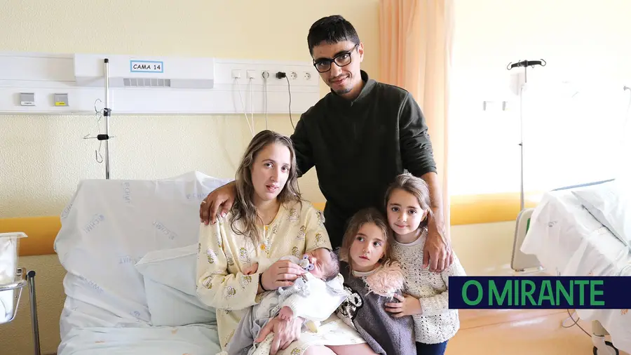 “Ser mãe pela terceira vez acalma os nervos mas não diminui as dores” “Ser mãe pela terceira vez acalma os nervos mas não diminui as dores”