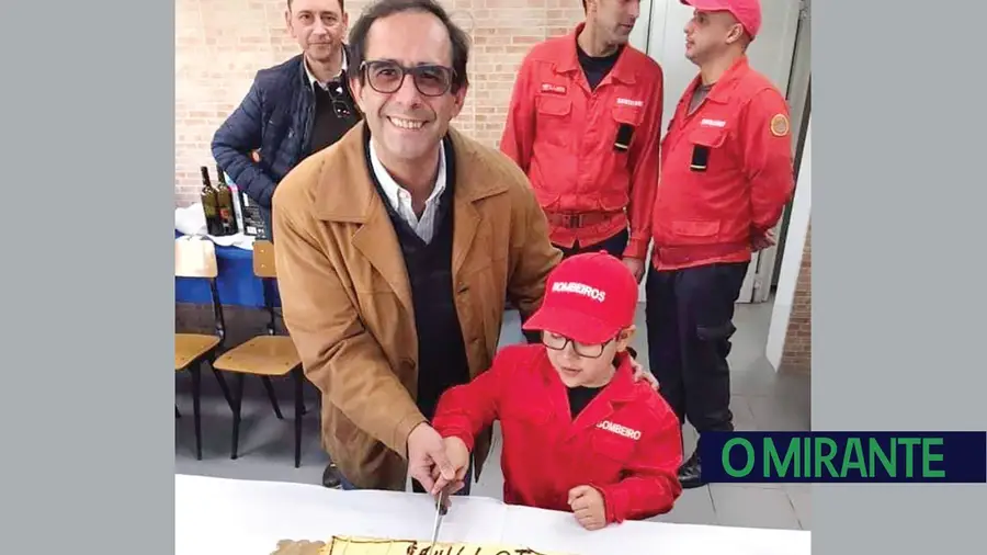 Os jovens que frequentam a Escola de Infantes e Cadetes da Associação Humanitária dos Bombeiros Voluntários de Ourém Os jovens que frequentam a Escola de Infantes e Cadetes da Associação Humanitária dos Bombeiros Voluntários de Ourém