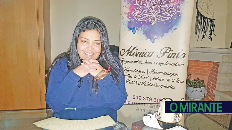 Leitura de tarot e psicomassagem são cada vez mais procuradas pelos clientes