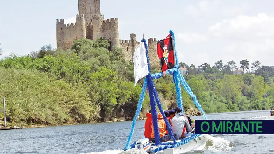 Ilha de Almourol de cara lavada Ilha de Almourol de cara lavada