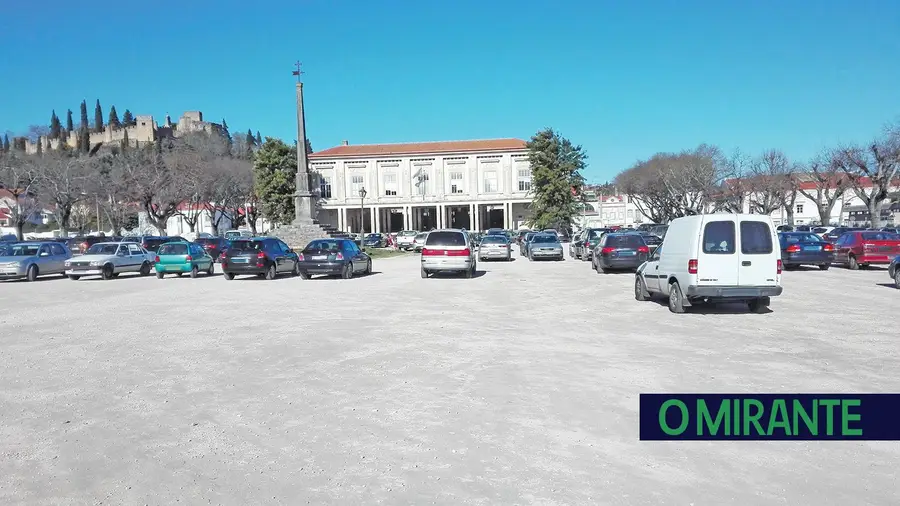 Uma cidade tão bonita como Tomar não merece ter uma porta de entrada tão feia