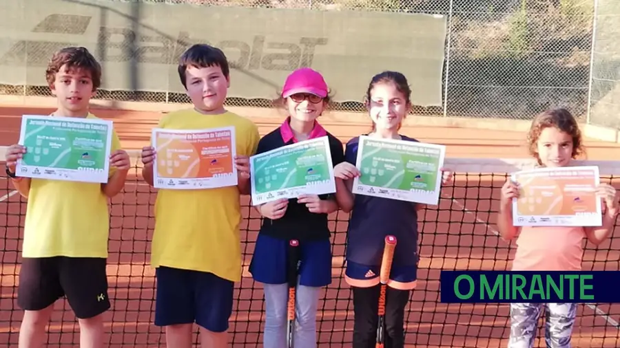 Jovens do Clube de Ténis de Santarém na Jornada de Detecção de Talentos