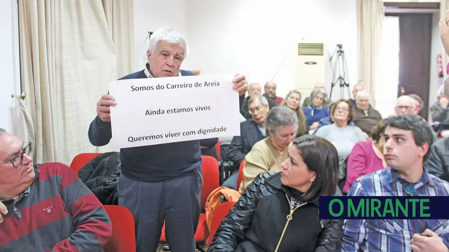 Fabrióleo continua a funcionar e moradores continuam a protestar Fabrióleo continua a funcionar e moradores continuam a protestar