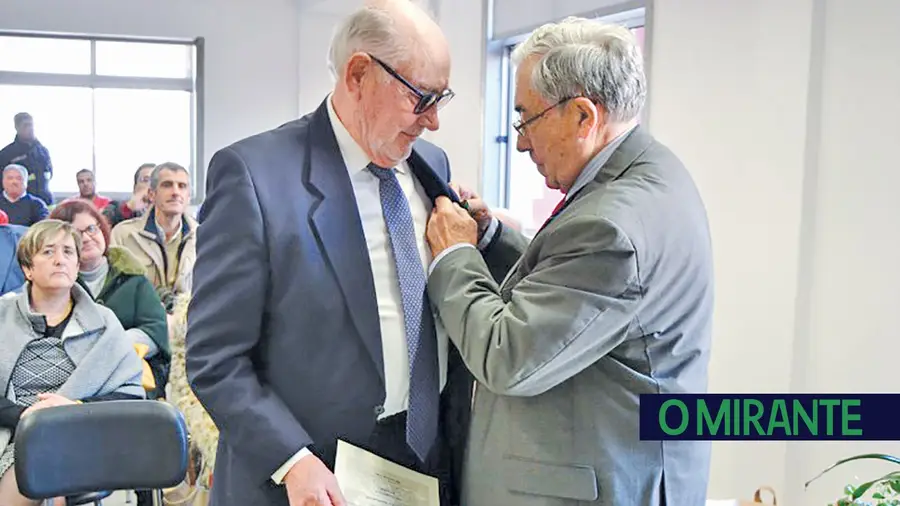 Medalha de Ouro dos Bombeiros Torrejanos para Casimiro Pereira