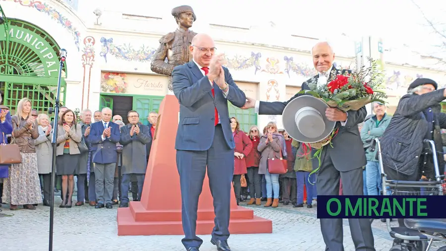 José Júlio inaugurou o seu busto em Vila Franca de Xira José Júlio inaugurou o seu busto em Vila Franca de Xira