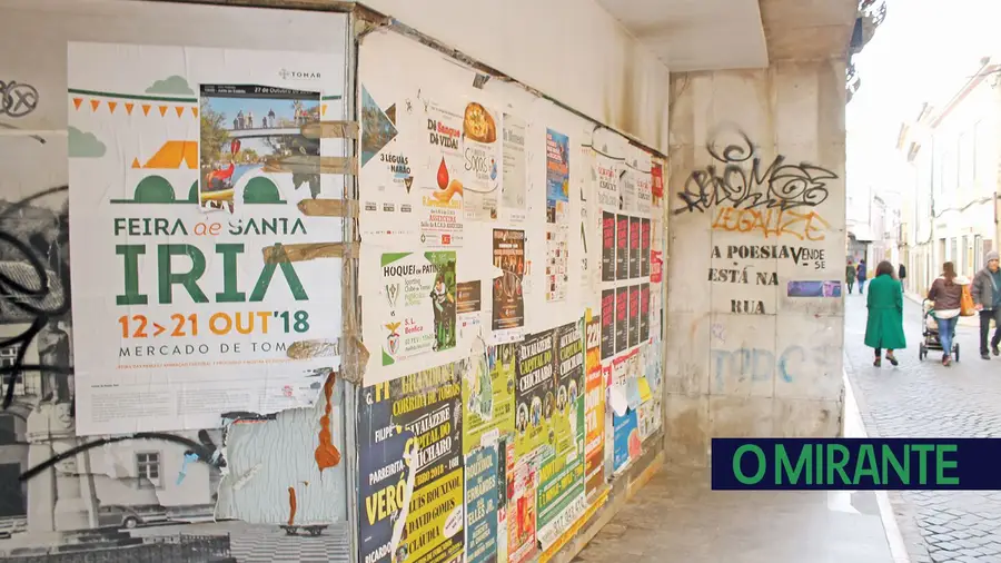 Câmara de Tomar quer multar quem faz publicidade selvagem Câmara de Tomar quer multar quem faz publicidade selvagem