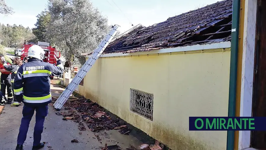 Família desalojada por incêndio em Ferreira do Zêzere realojada pelo município