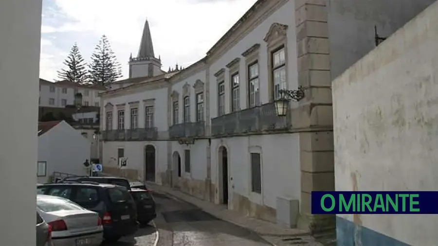 Biblioteca Municipal de Santarém precisa de obras urgentes Biblioteca Municipal de Santarém precisa de obras urgentes