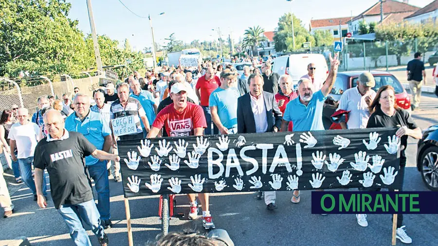 Protesto em Torres Novas contra decisão que mantém fábrica em funcionamento Protesto em Torres Novas contra decisão que mantém fábrica em funcionamento