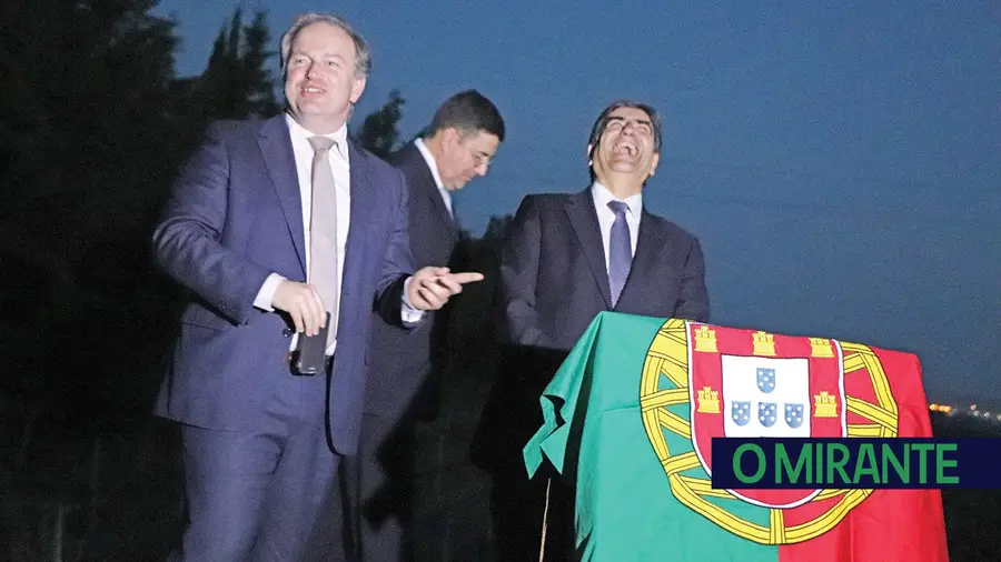 Fez-se luz! Fez-se luz!
