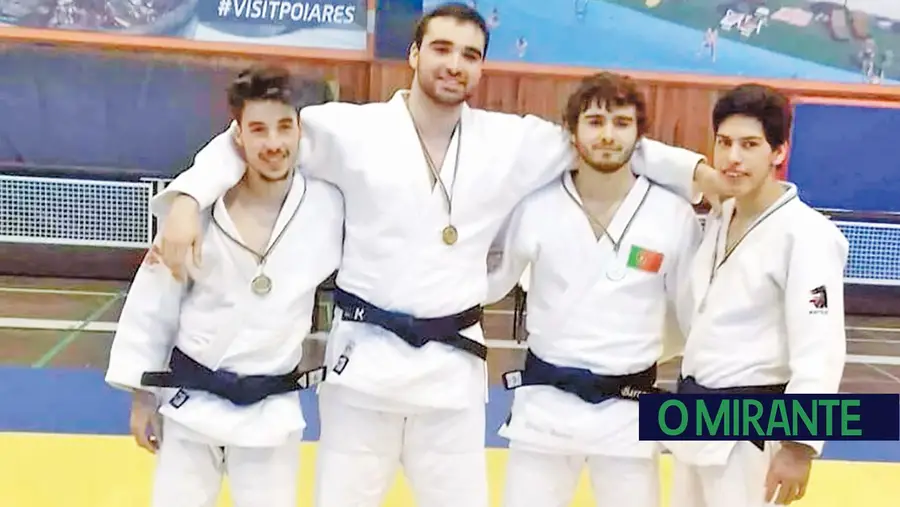 Judocas da região em bom plano no Zonal de Juniores Judocas da região em bom plano no Zonal de Juniores