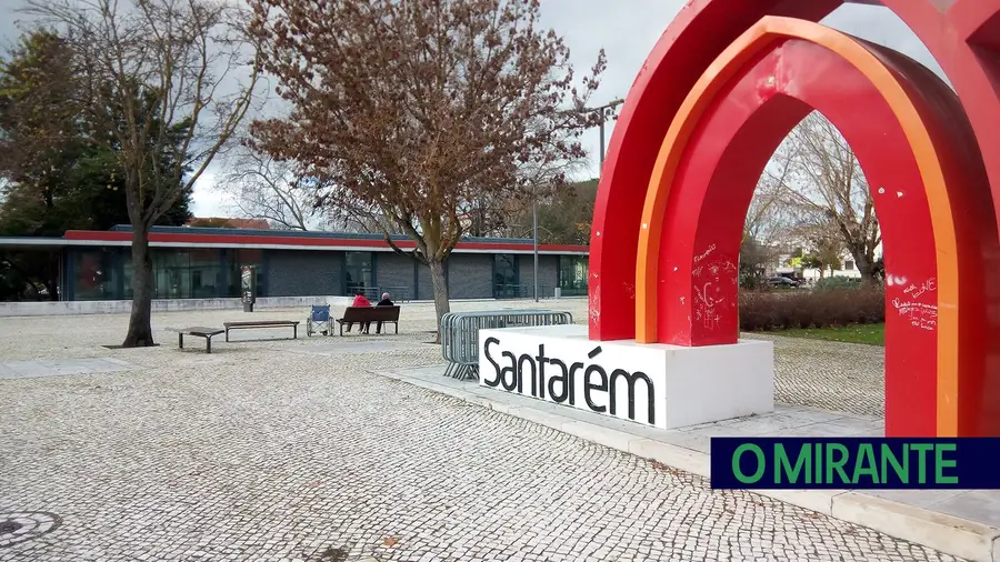 Mais Santarém contra Casa do Benfica no Jardim da Liberdade