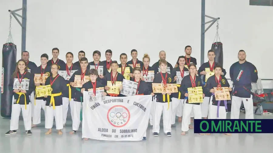 Ateneu Cartaxense com muitos pódios em campeonato de tumbling Ateneu Cartaxense com muitos pódios em campeonato de tumbling