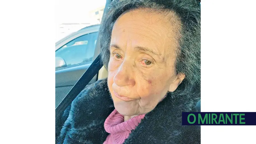 Dona de lar acusada de maus tratos físicos a idosa Dona de lar acusada de maus tratos físicos a idosa