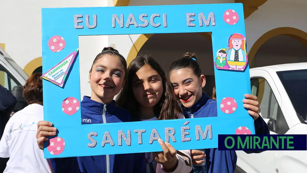 Centenas de crianças, grávidas e pais numa caminhada em Santarém