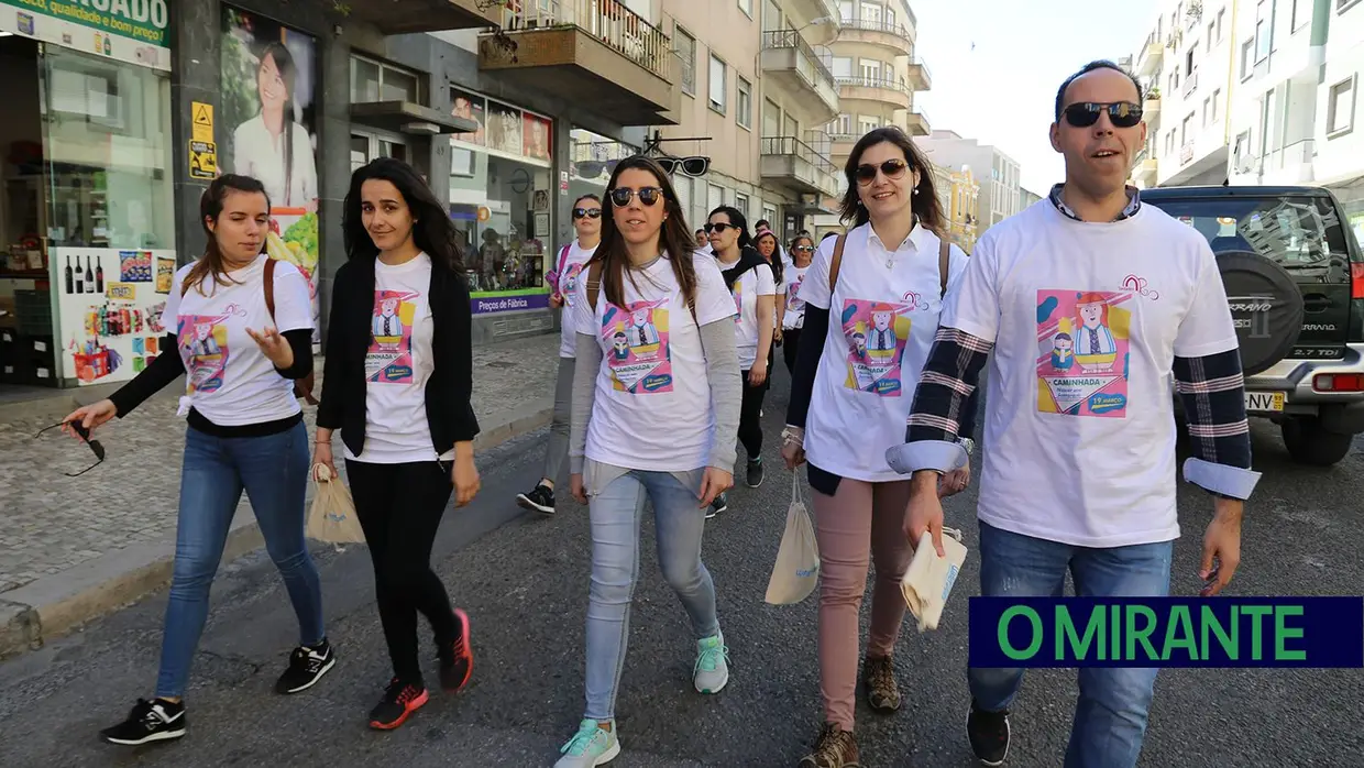 Centenas de crianças, grávidas e pais numa caminhada em Santarém