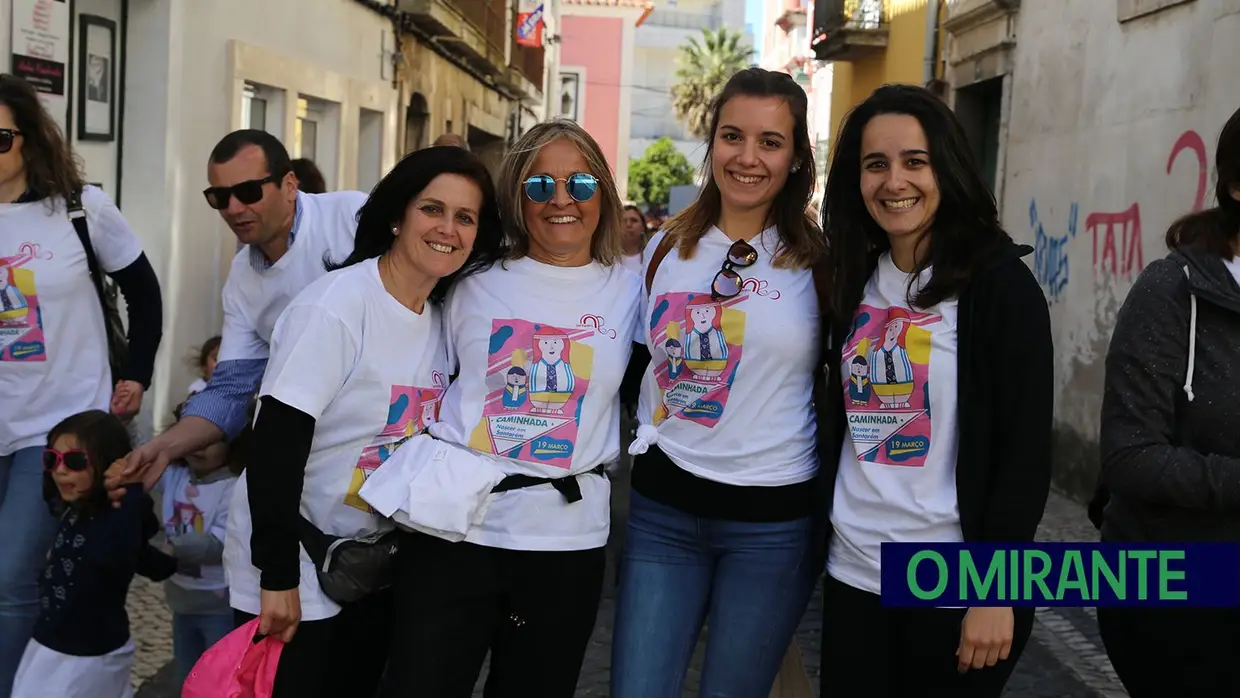 Centenas de crianças, grávidas e pais numa caminhada em Santarém