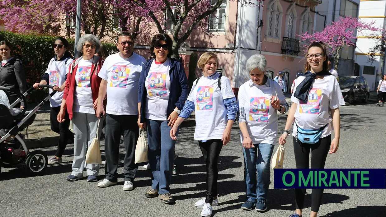 Centenas de crianças, grávidas e pais numa caminhada em Santarém