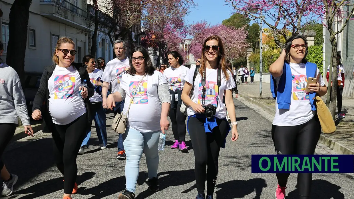 Centenas de crianças, grávidas e pais numa caminhada em Santarém