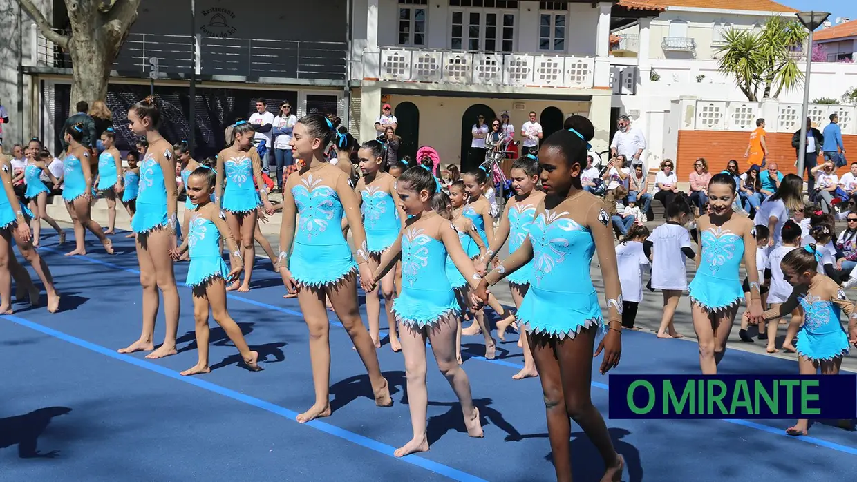 Centenas de crianças, grávidas e pais numa caminhada em Santarém