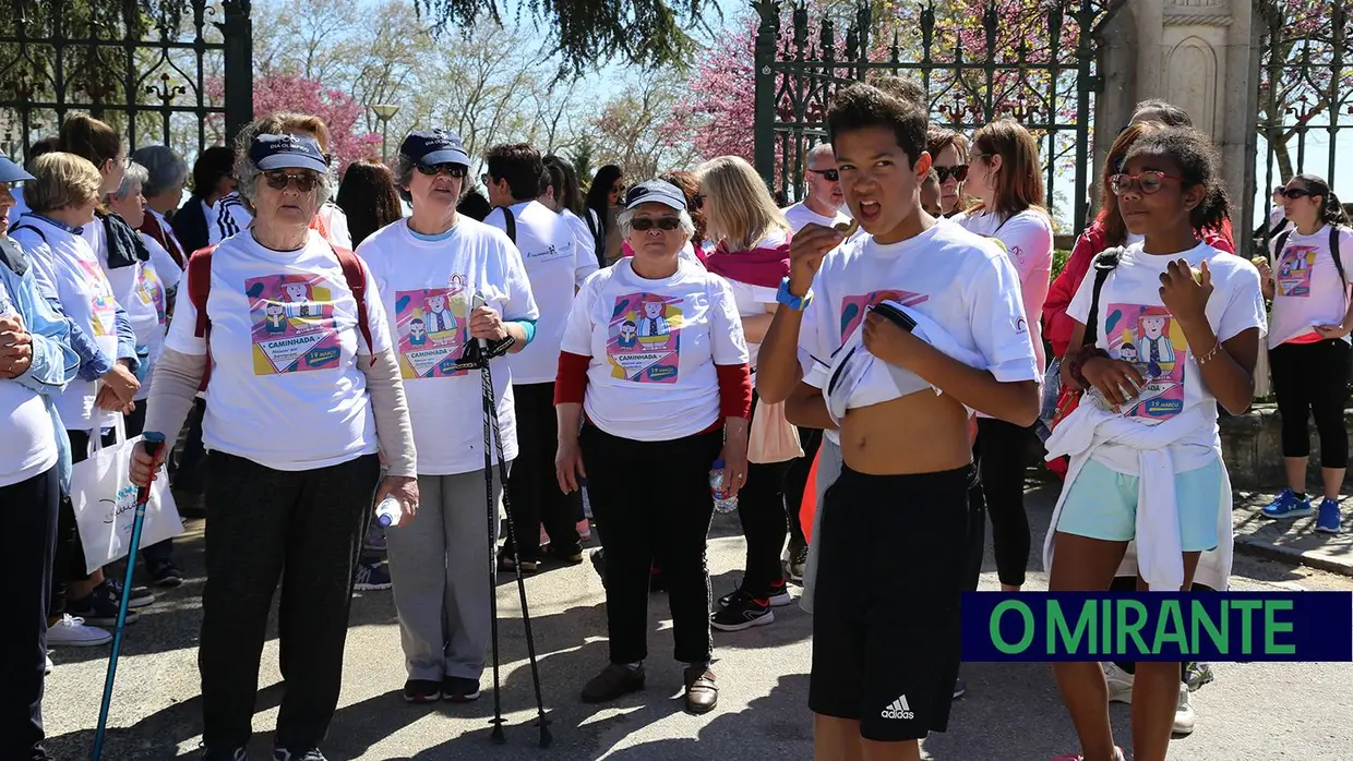 Centenas de crianças, grávidas e pais numa caminhada em Santarém