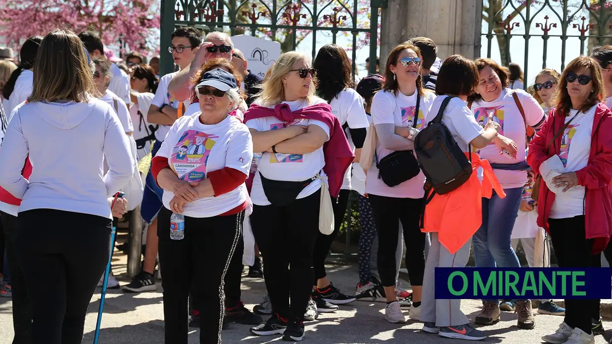 Centenas de crianças, grávidas e pais numa caminhada em Santarém