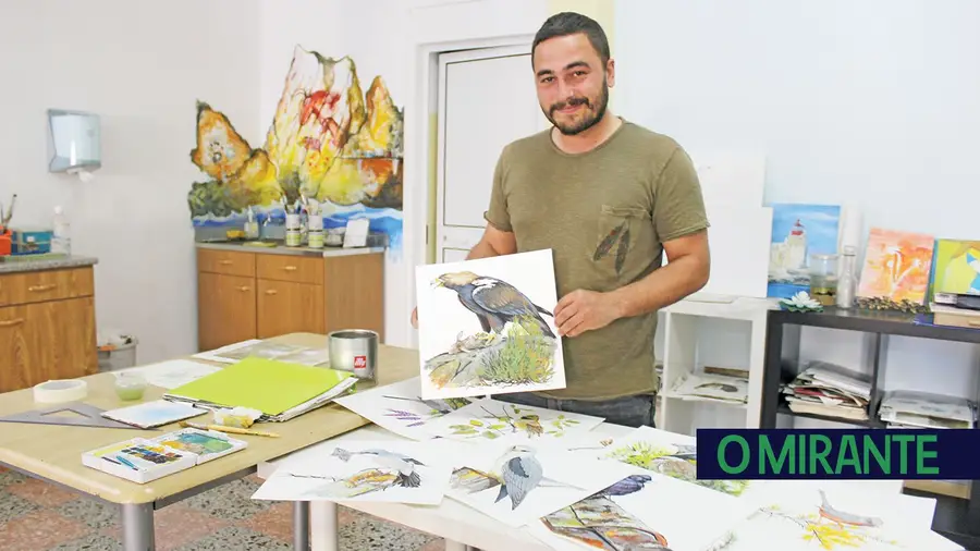 Um consultor ambiental apaixonado por aves e pintura Um consultor ambiental apaixonado por aves e pintura