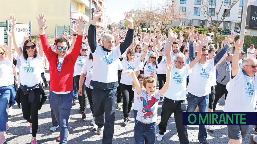 Cerca de três mil pessoas participaram na oitava edição da Caminhada pela Paz Cerca de três mil pessoas participaram na oitava edição da Caminhada pela Paz