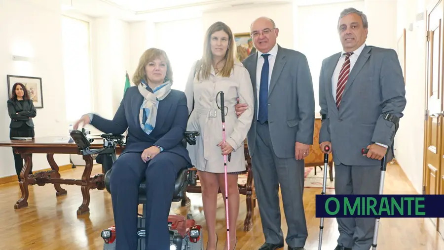 Vila Franca de Xira cria balcão inclusivo para pessoas com deficiência Vila Franca de Xira cria balcão inclusivo para pessoas com deficiência