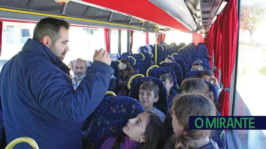 Rodoviária do Tejo ensina crianças a ter maneiras quando andam de autocarro