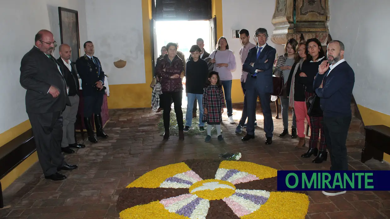 Visita capelas e igrejas do Sardoal enfeitadas com tapetes de flores naturais