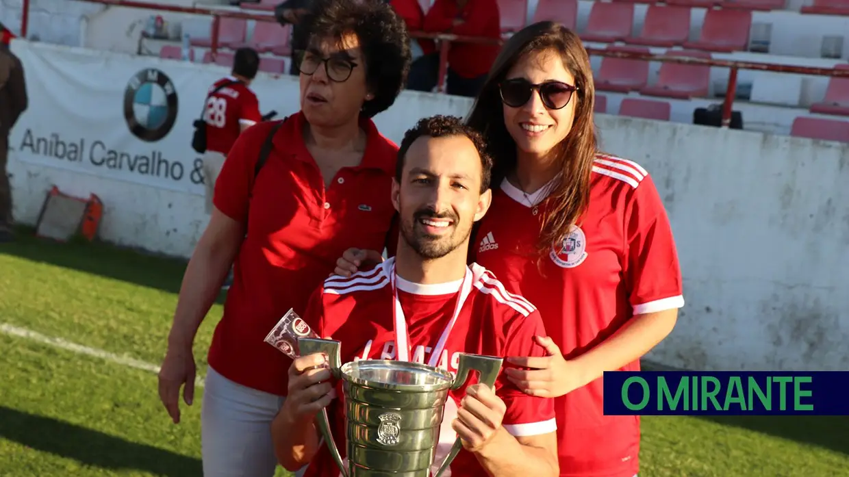 União de Santarém vence distrital de futebol