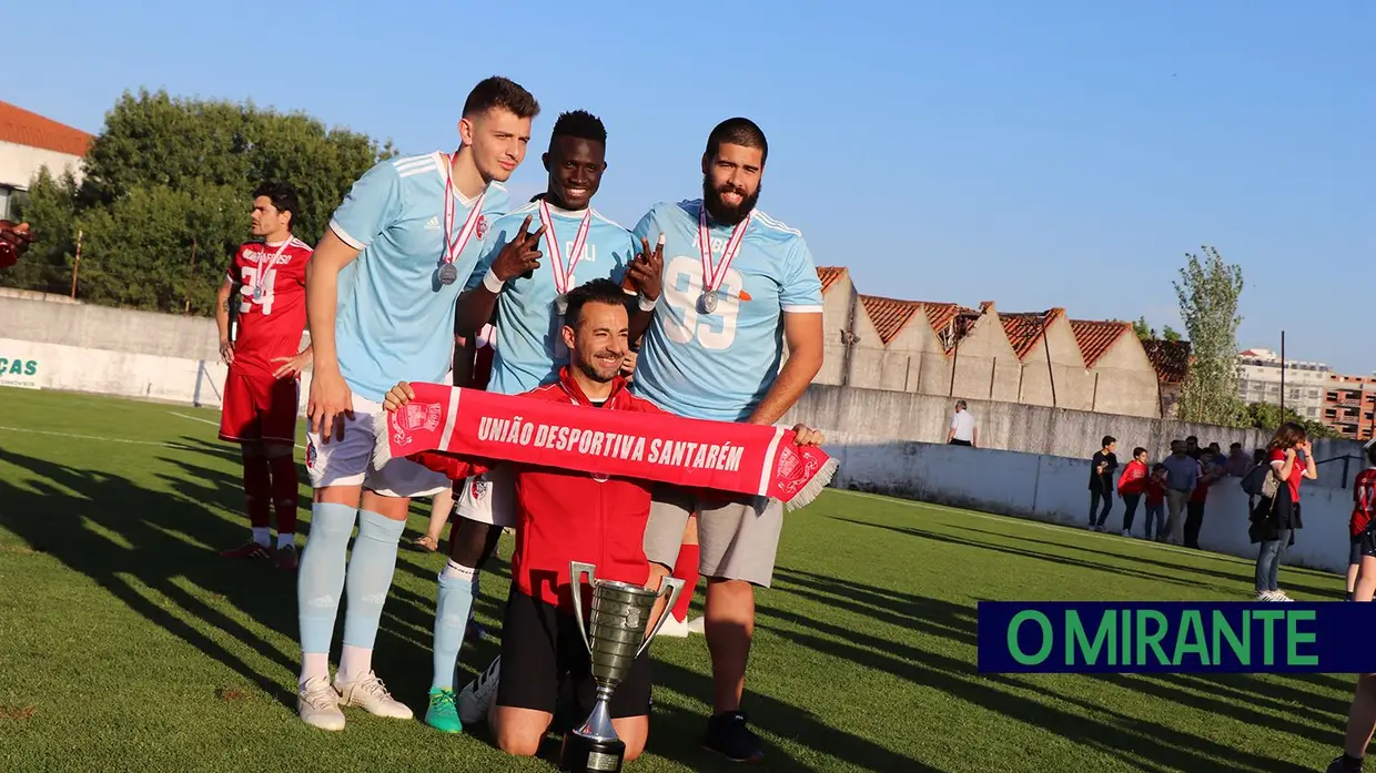 União de Santarém vence distrital de futebol