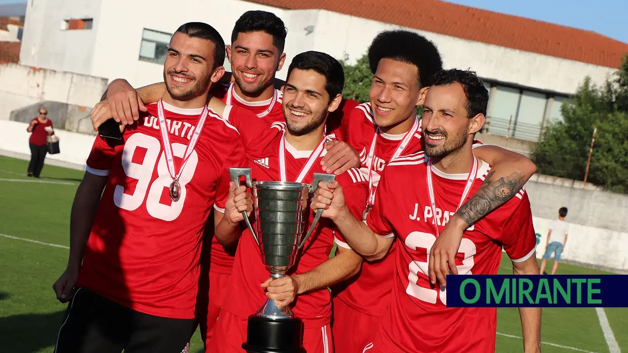 União de Santarém vence distrital de futebol