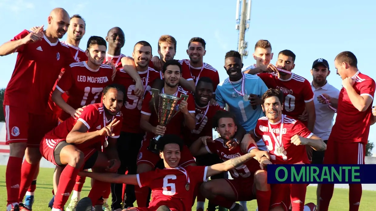 União de Santarém vence distrital de futebol