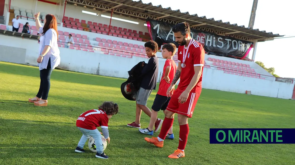 União de Santarém vence distrital de futebol