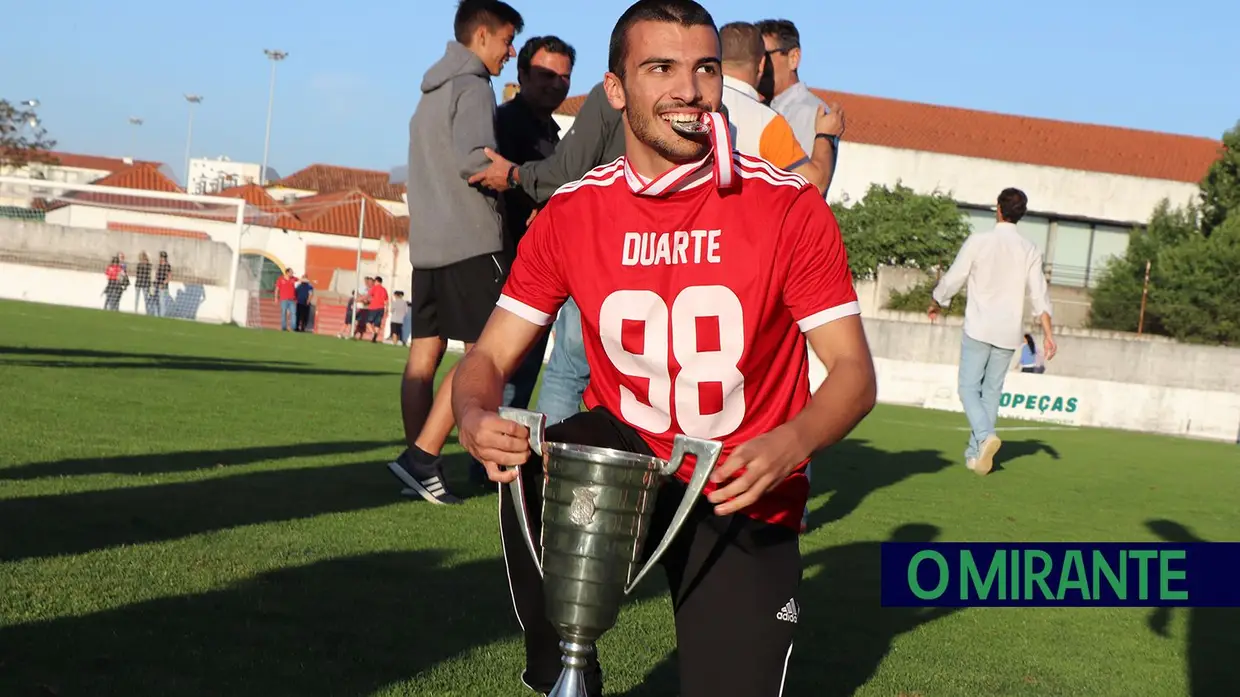 União de Santarém vence distrital de futebol