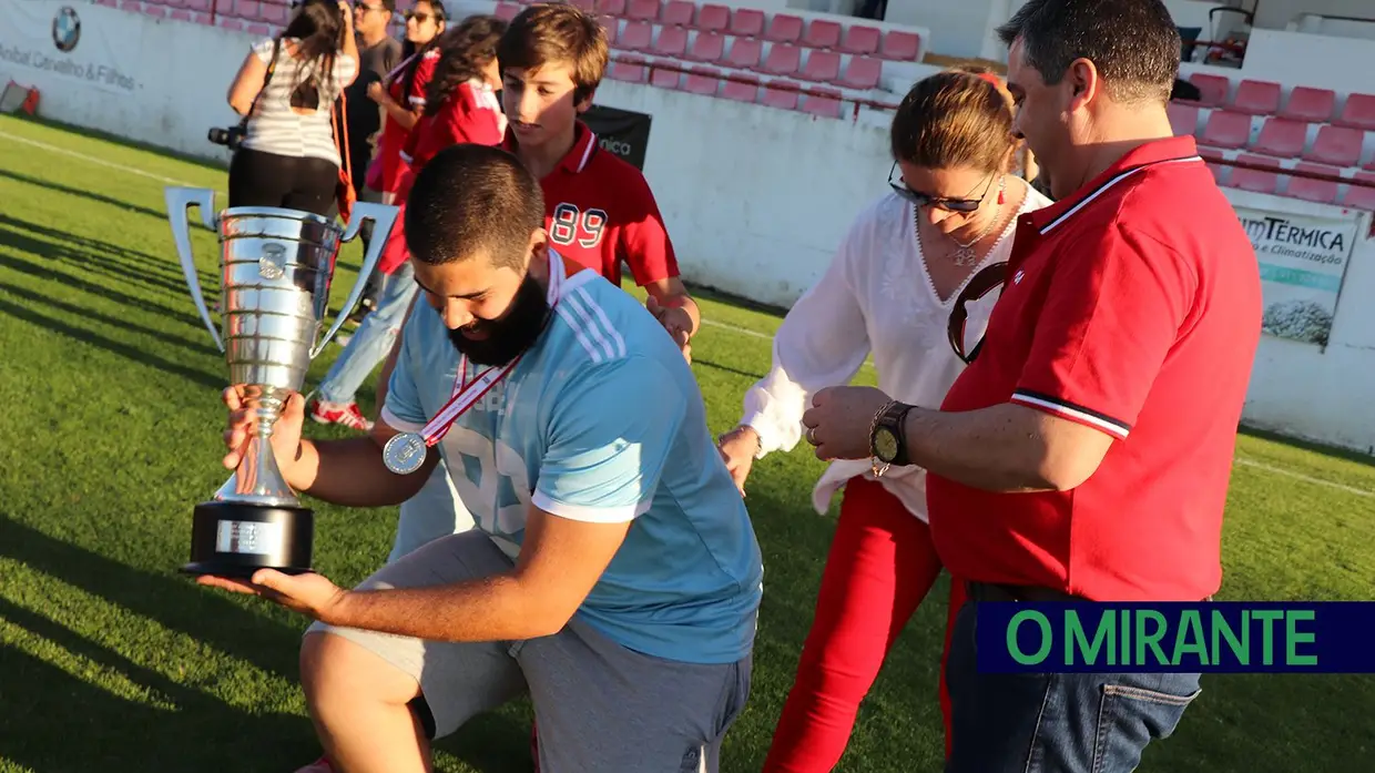 União de Santarém vence distrital de futebol