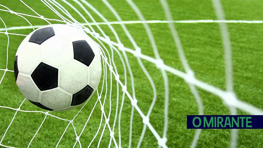 Vilafranquense mantém o segundo lugar e o sonho da subida