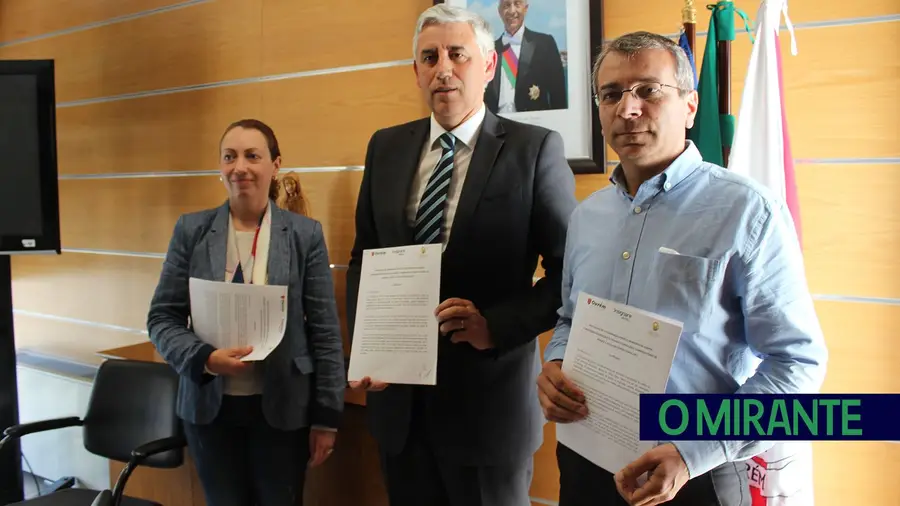 Câmara de Ourém assina protocolo com Insignare e Conservatório de Música de Fátima Câmara de Ourém assina protocolo com Insignare e Conservatório de Música de Fátima