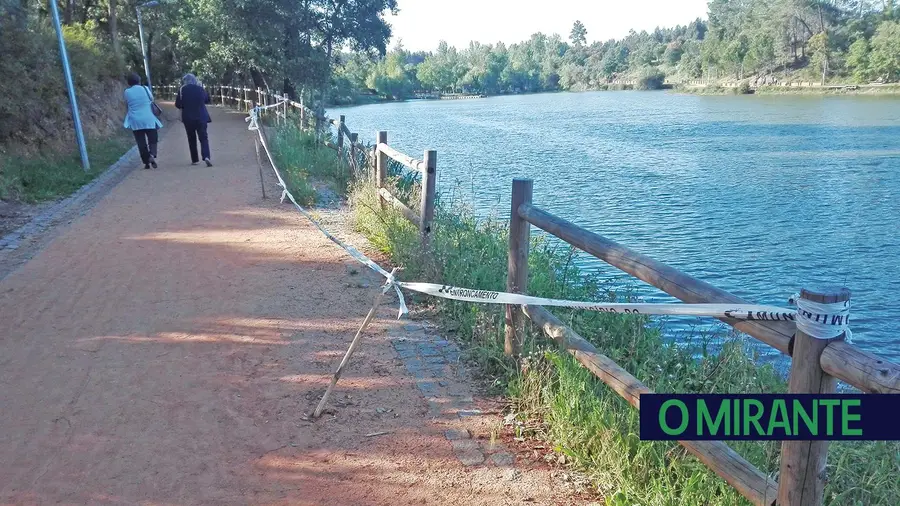 Autarcas gostam de obras de milhões porque não têm cheta para arranjos de tostões Autarcas gostam de obras de milhões porque não têm cheta para arranjos de tostões