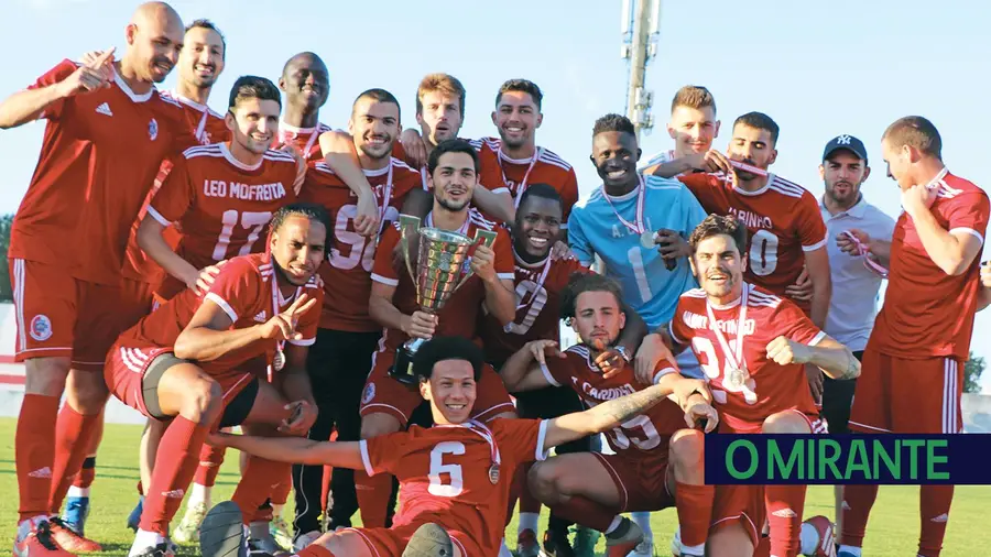 União de Santarém vence distrital de futebol e está de regresso aos nacionais União de Santarém vence distrital de futebol e está de regresso aos nacionais