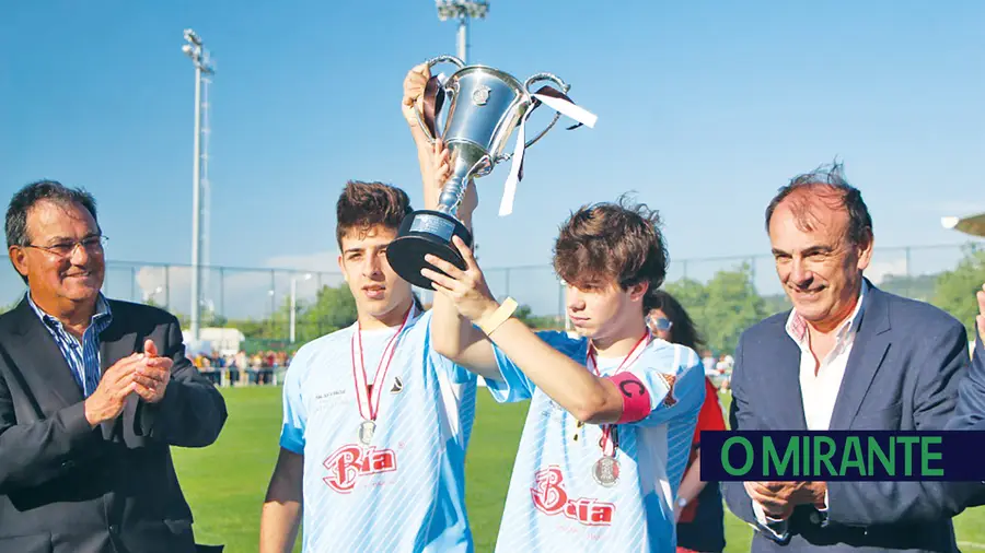 Juniores do CADE vencem Taça do Ribatejo em futebol