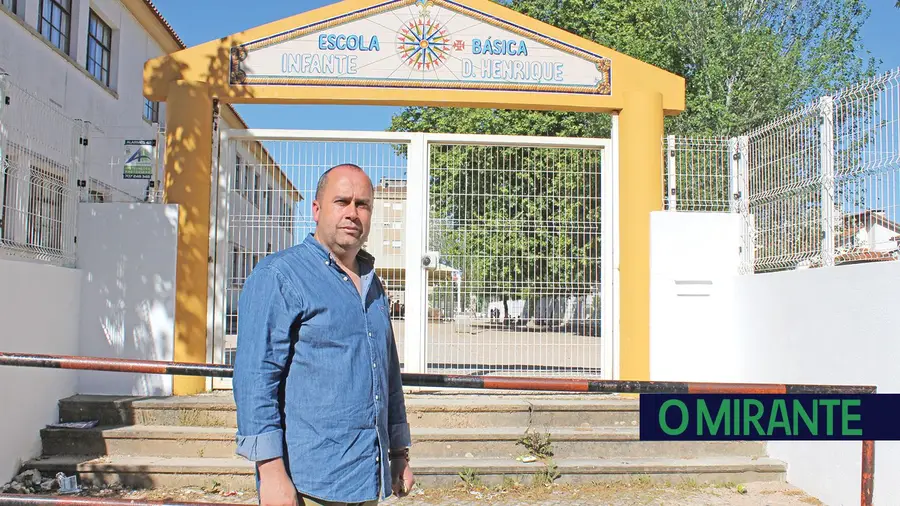 Pais contra fecho da Escola Infante D. Henrique em Tomar Pais contra fecho da Escola Infante D. Henrique em Tomar