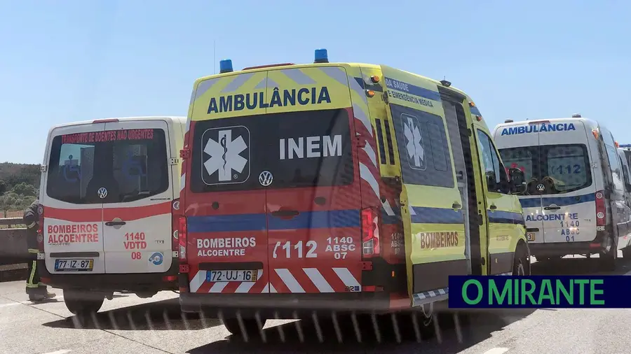 Um morto e três feridos em despiste na A1 em Aveiras Um morto e três feridos em despiste na A1 em Aveiras