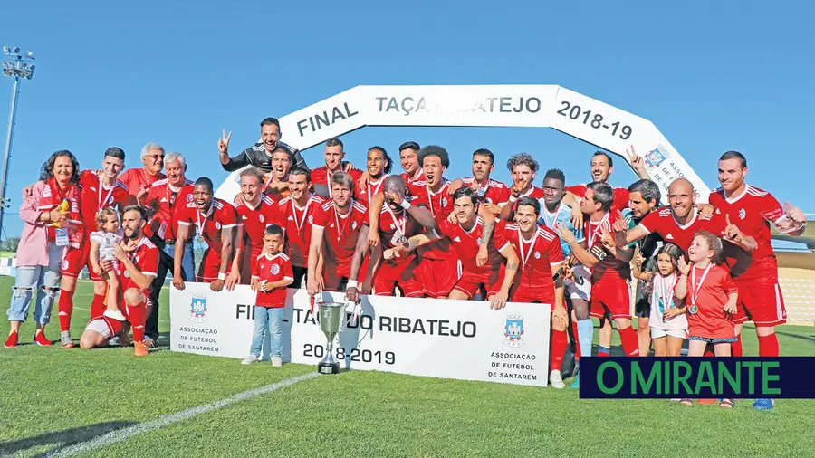 União de Santarém conquista Taça do Ribatejo e faz a dobradinha