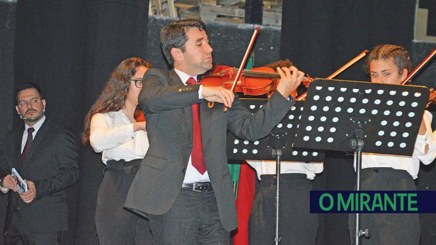 A Associação Cultural Orquestra de Vialonga A Associação Cultural Orquestra de Vialonga