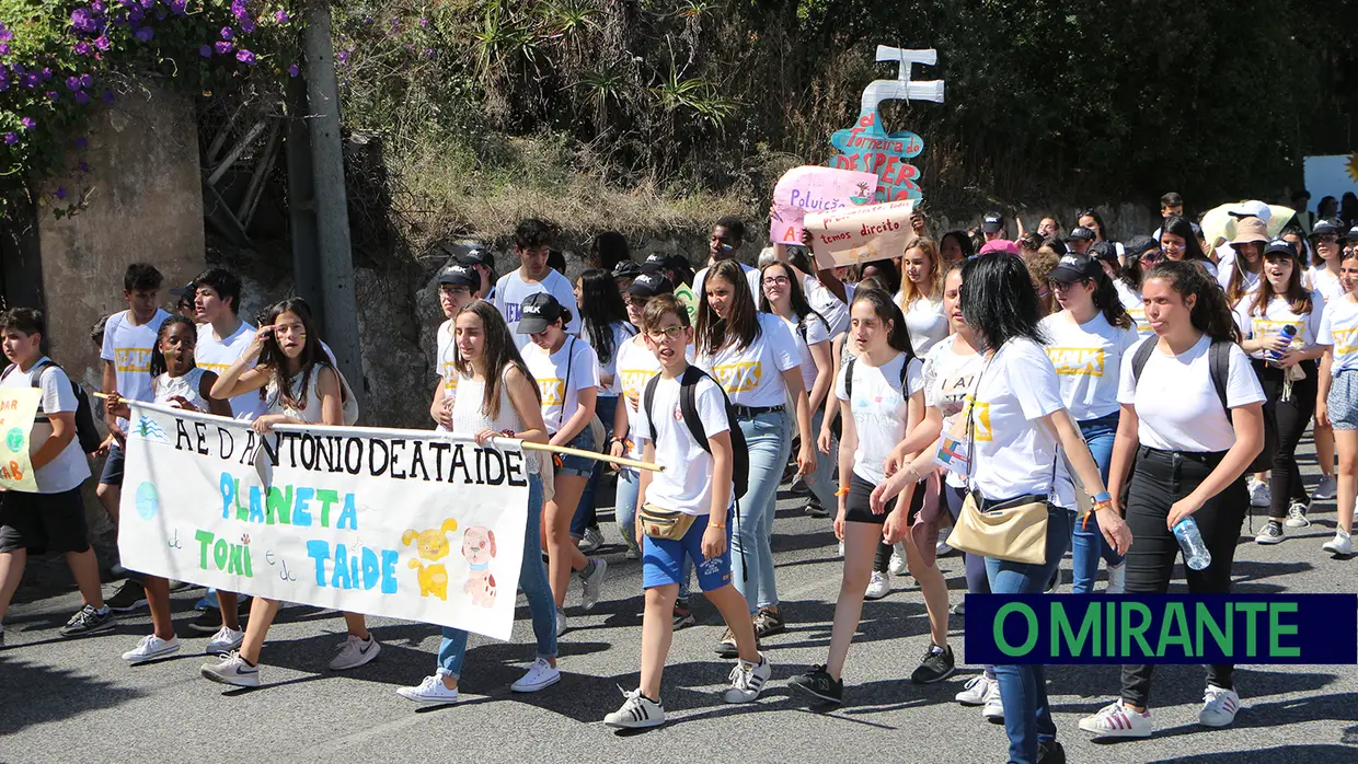 Alunos das escolas do concelho de Vila Franca de Xira marcharam por um mundo melhor