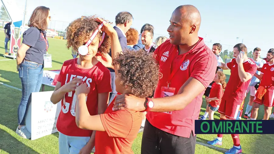 União de Santarém dispensa treinador campeão